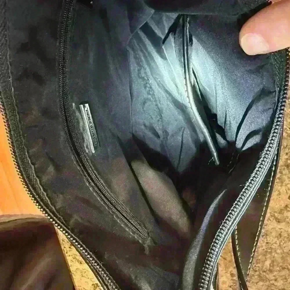 Giani Bernini Black and Gray Shoulder Bag. One Handle.  Very Clean Bag. EUC - Picture 10 of 16